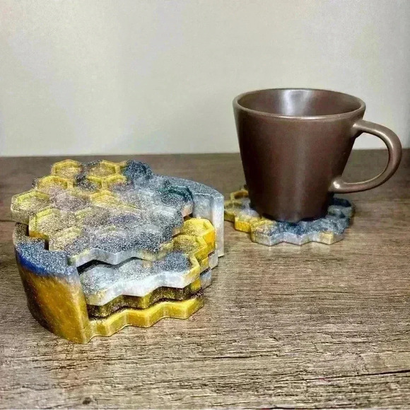Hand Crafted Resin Coaster Set - Honeycomb Hive - Picture 5 of 6